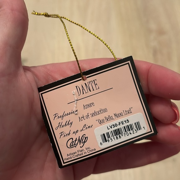 NIB Margaret Le Van Alley Cat Figurine Dante Amore Male with Flowers - Picture 7 of 7